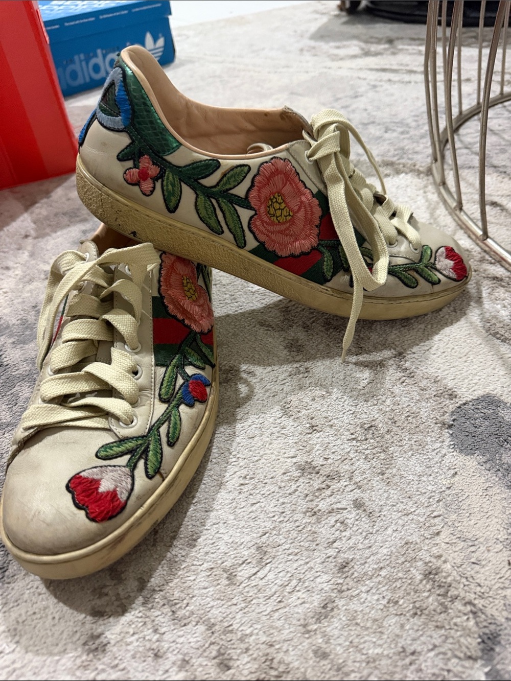 Gucci Cream Leather Floral Embroidered Sneakers with Red & Green Web - Picture 2 of 4